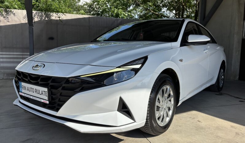 
								Hyundai Elantra 1.6 l 123 CP CVT Highway full									