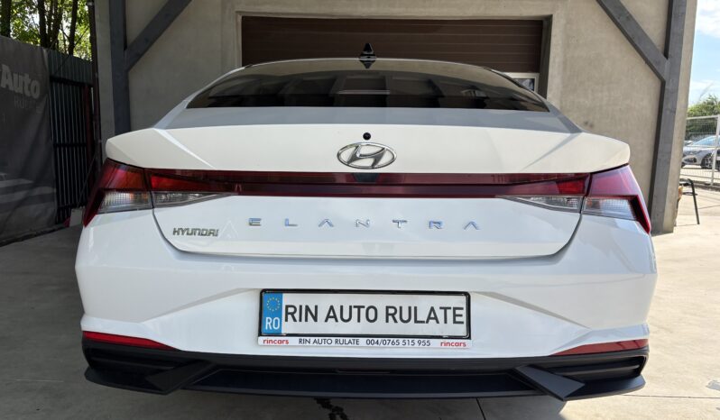 
								Hyundai Elantra 1.6 l 123 CP CVT Highway full									