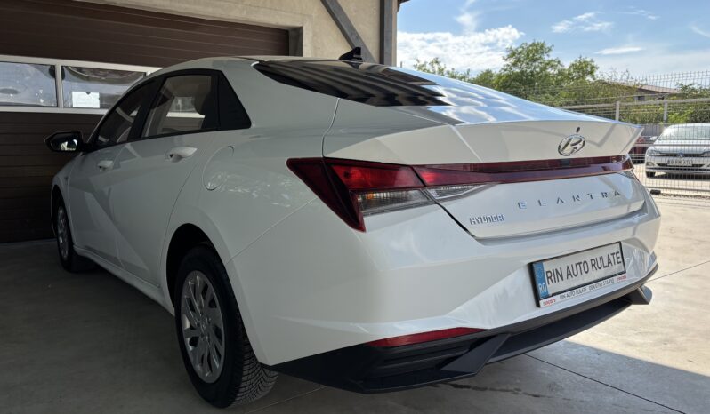 
								Hyundai Elantra 1.6 l 123 CP CVT Highway full									