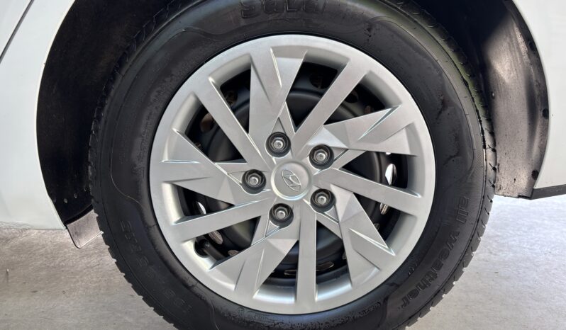 
								Hyundai Elantra 1.6 l 123 CP CVT Highway full									