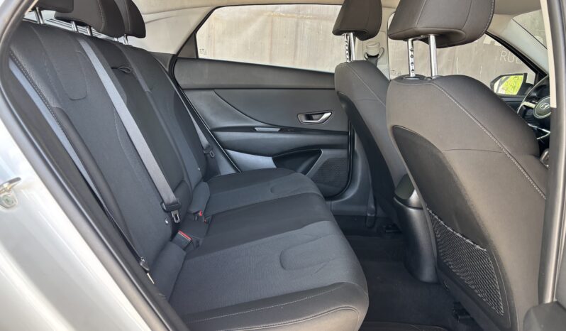 
								Hyundai Elantra 1.6 l 123 CP CVT Highway full									
