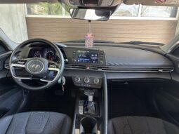 
										Hyundai Elantra 1.6 l 123 CP CVT Highway full									