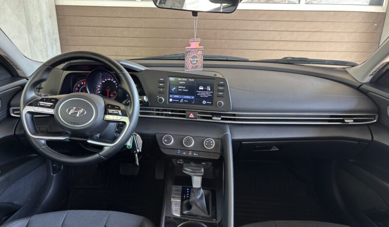 
								Hyundai Elantra 1.6 l 123 CP CVT Highway full									
