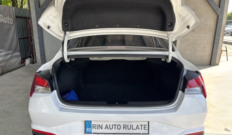 
								Hyundai Elantra 1.6 l 123 CP CVT Highway full									