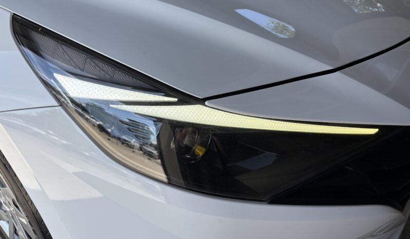 
								Hyundai Elantra 1.6 l 123 CP CVT Highway full									