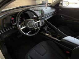 
										Hyundai Elantra 1.6 l 123 CP CVT Highway full									
