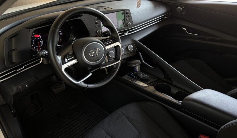 
								Hyundai Elantra 1.6 l 123 CP CVT Highway full									