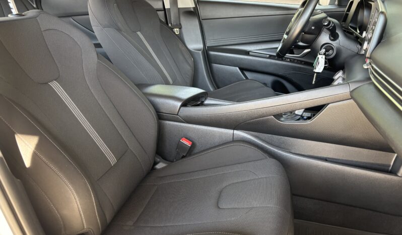 
								Hyundai Elantra 1.6 l 123 CP CVT Highway full									