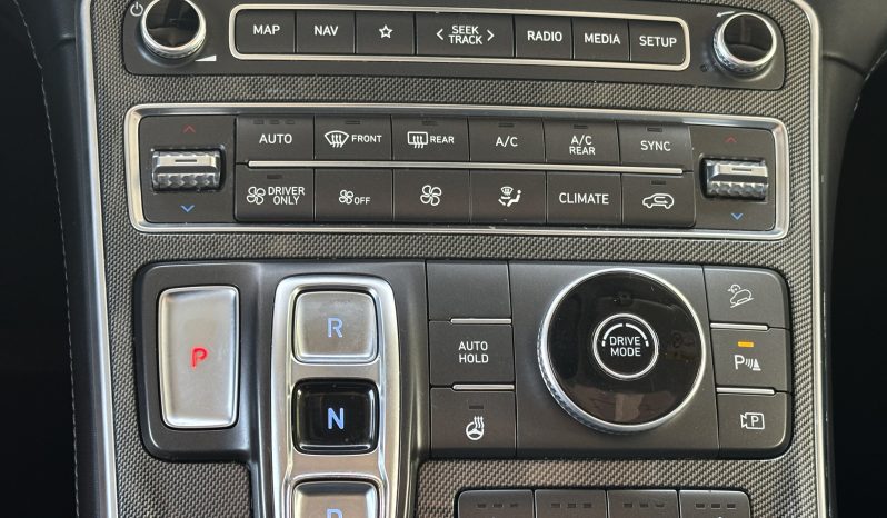 
								Hyundai Santa Fe 1.6 HEV 2WD Signature full									