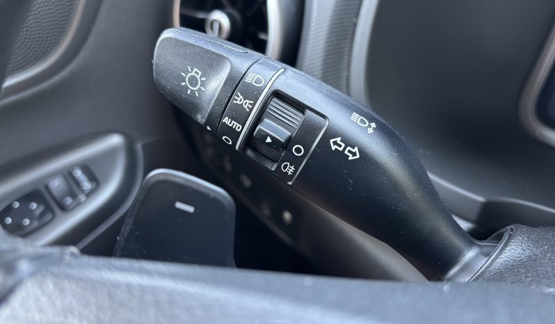 
								Hyundai KONA full									