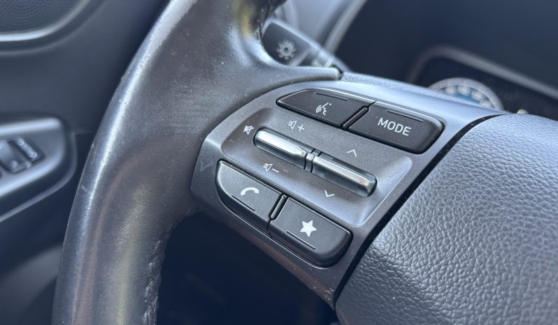 
								Hyundai KONA full									
