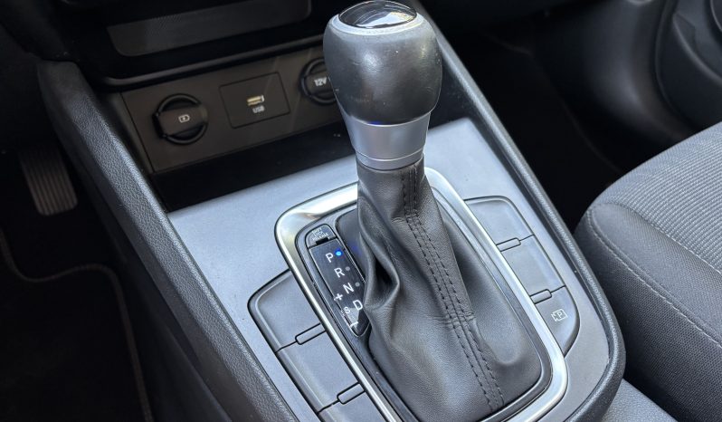 
								Hyundai KONA full									