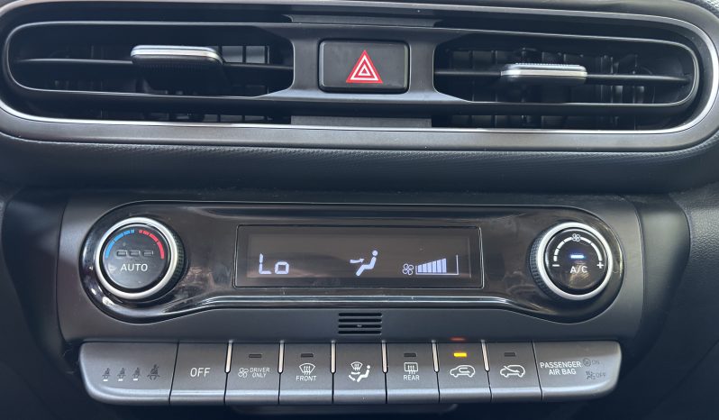 
								Hyundai KONA full									