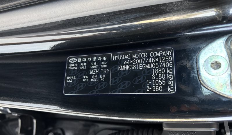
								Hyundai KONA full									