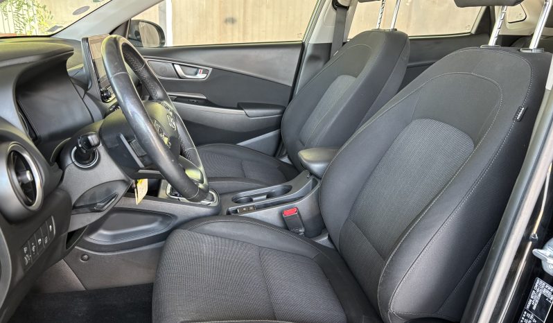 
								Hyundai KONA full									