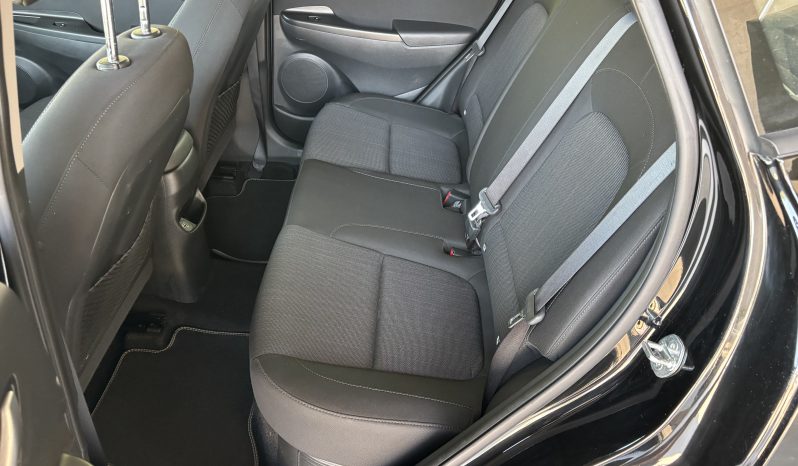 
								Hyundai KONA full									