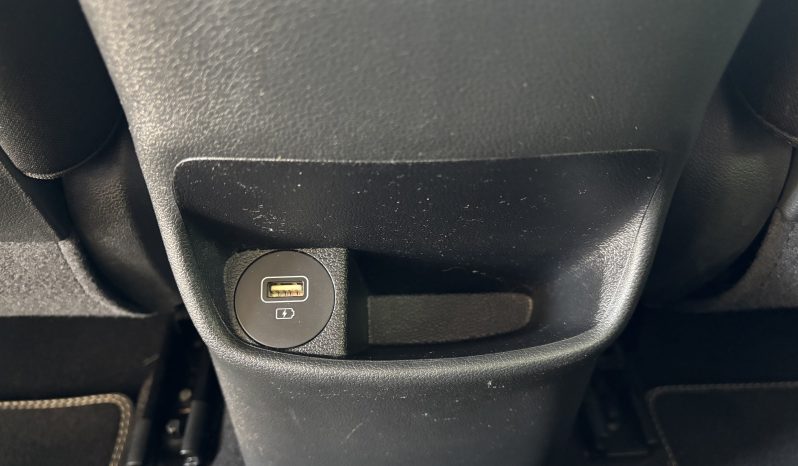
								Hyundai KONA full									