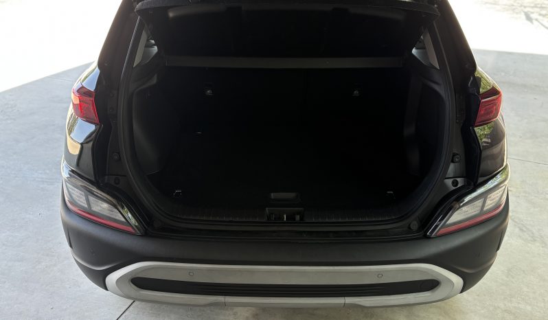 
								Hyundai KONA full									
