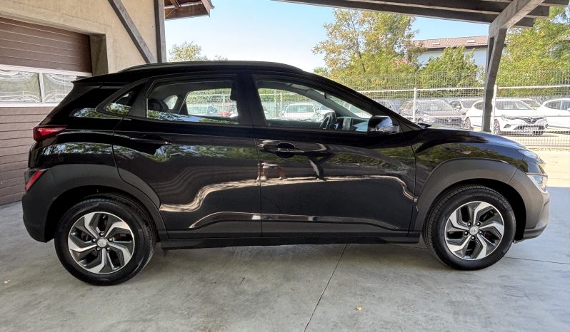 
								Hyundai KONA full									