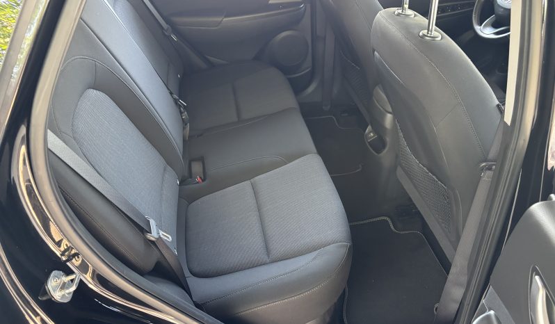 
								Hyundai KONA full									