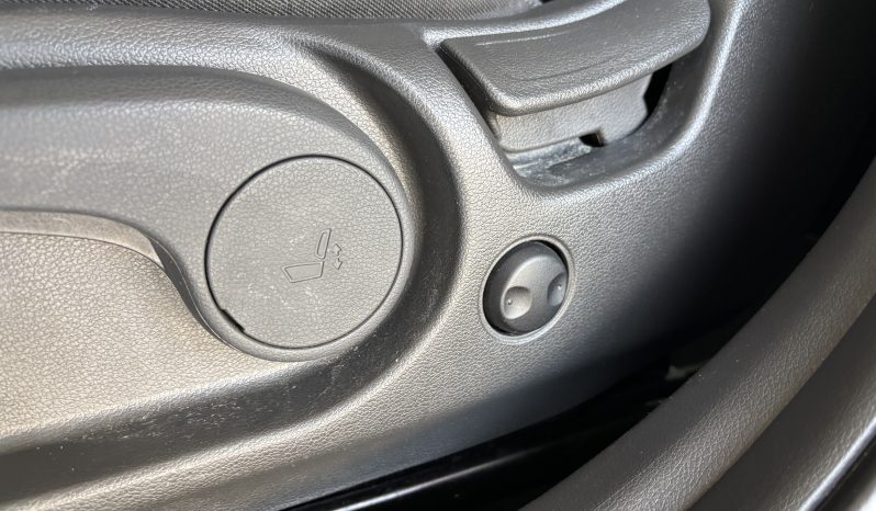 
								Hyundai KONA full									
