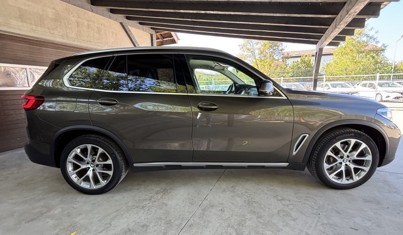 
								BMW X5 xDrive30d xLine full									